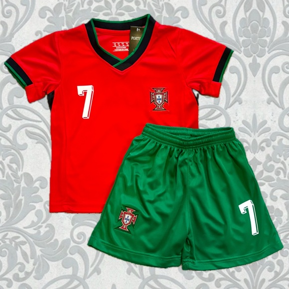 Cristiano Ronaldo kids use red home soccer jersey kit - Boys Girls Portugal - Picture 6 of 6